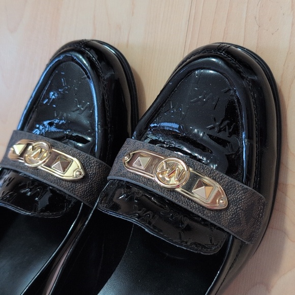 MICHAEL Michael Kors Black Patent Leather Loafers with Gold Accents - Picture 2 of 7
